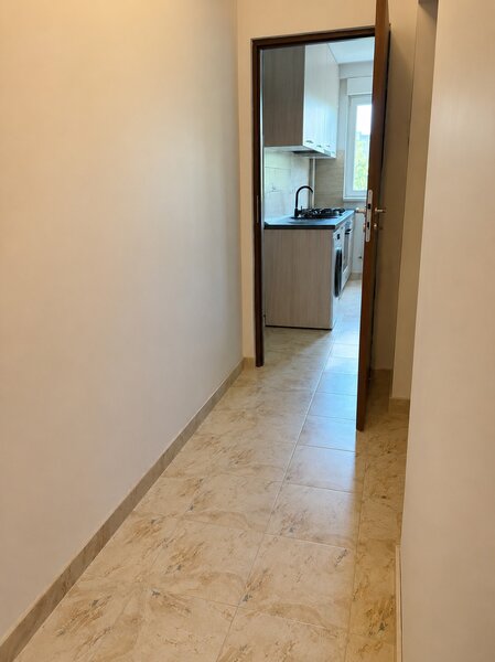 Romancerilor, 2 minute metrou, 2 camere, etaj 5/10.